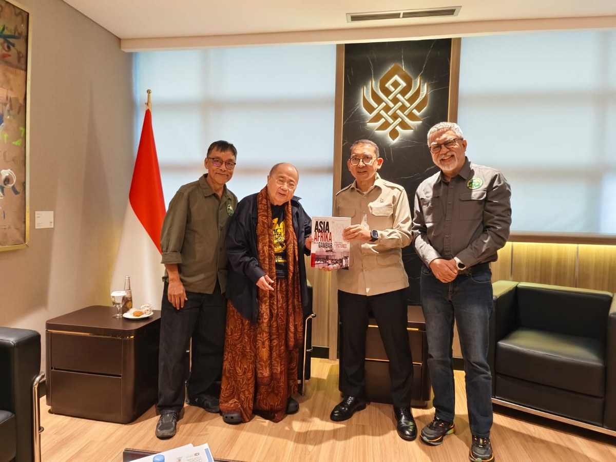 Founders Bob S. Effendi and Prof. Danny Hilman with trustees Dr. Fadli Zon and Jaya Suprana at the minister's office, August 2026.